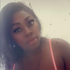 Meet your Posher, Khadija